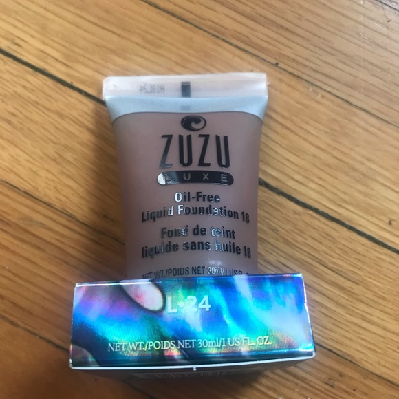 NEW Zuzu Luxe L-24 Oil-Free Liquid Foundation - Picture 1 of 5
